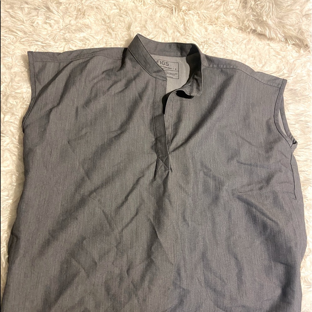 Figs oversized top. Small